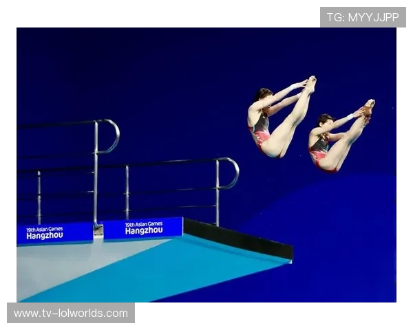 全运会女双10米台决赛:全红婵-王伟莹0.9分优势险胜陈芋汐-掌敏洁